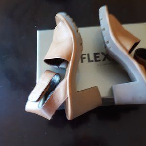 The Flexx Tan Ankle Sandal - EUC